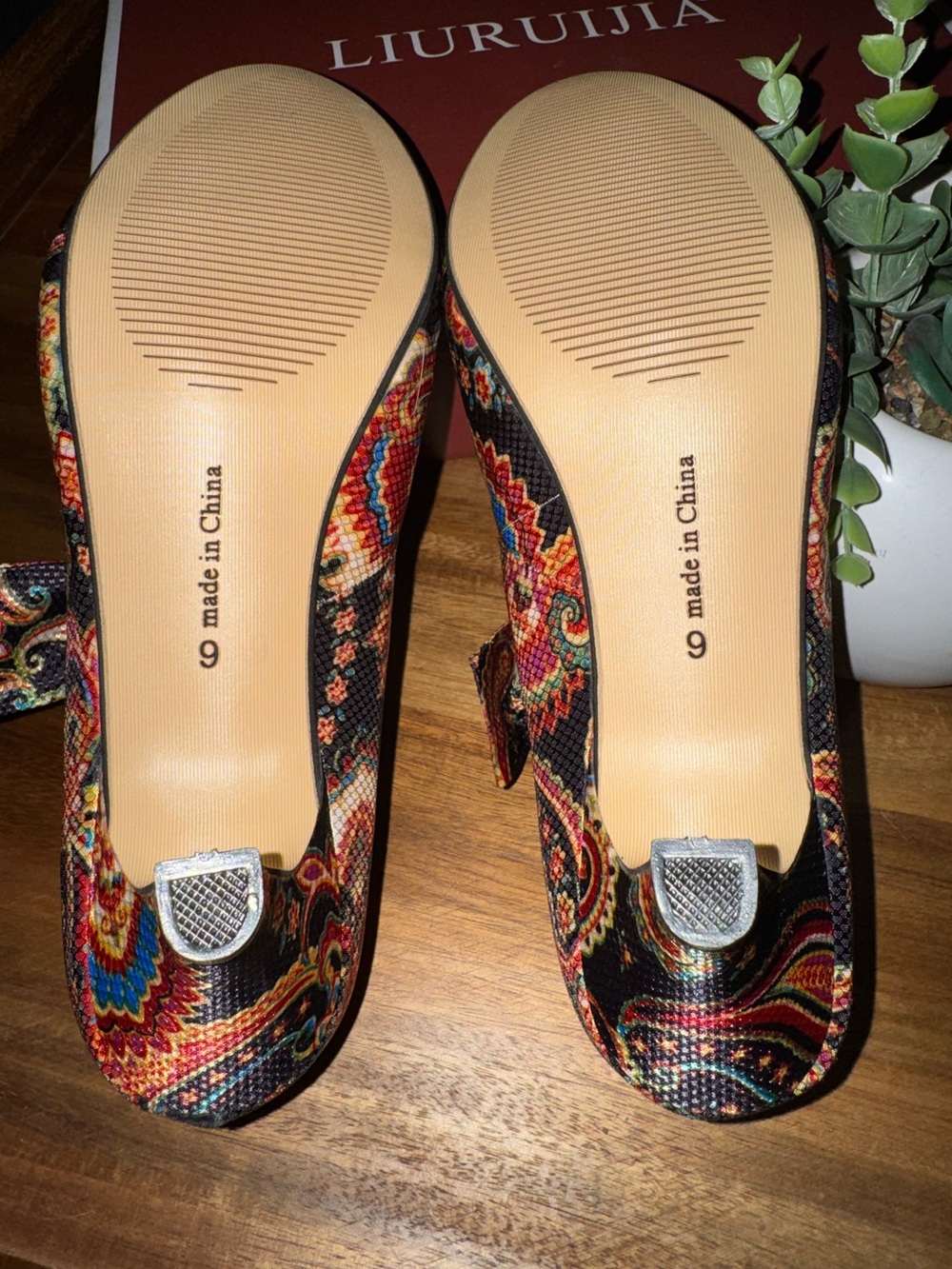Paisley Bow Mary Jane Heels | Black and Multicolor| Brand new in box | Size 9 - Picture 6 of 7